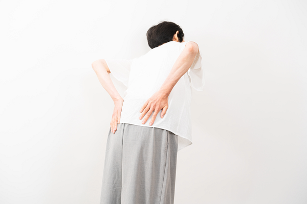 腰が痛い女性